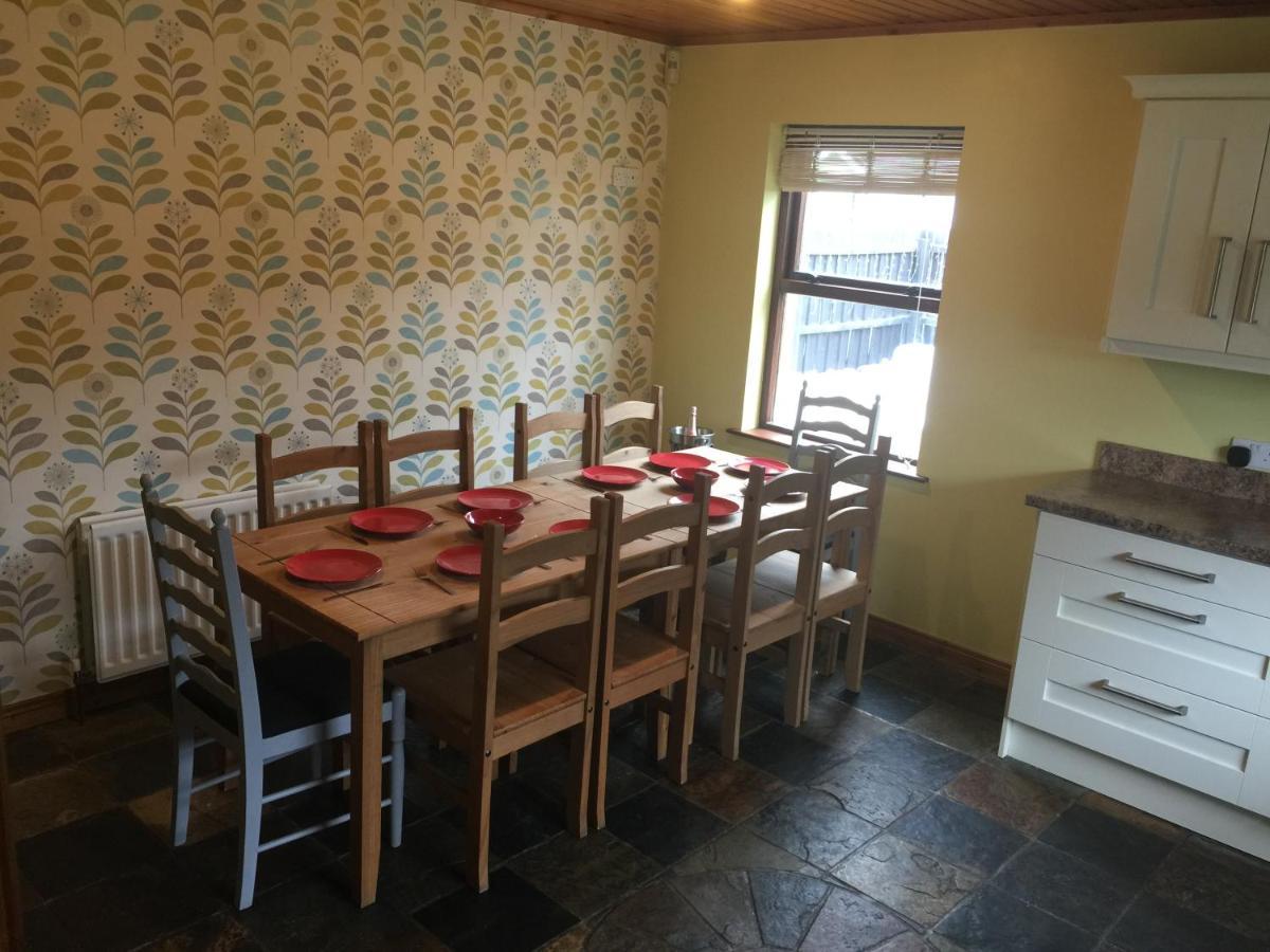 Holiday Home In Ballycastle - Fainne Na Cairde 외부 사진
